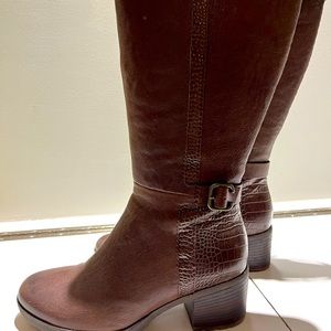 Naturalizer wide calf boot in size 9.5- brown, excellent condition